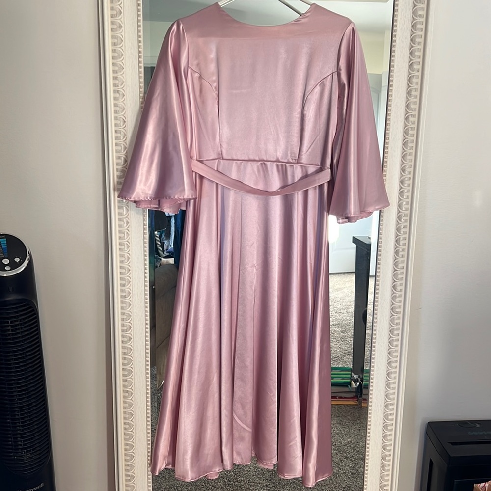 Pink custom made dress from Normandy design NWOT. Size approx 6-8